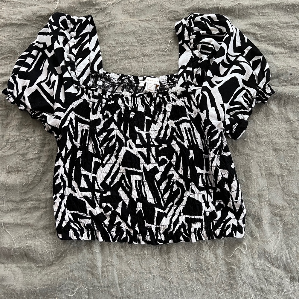 Monteau Los Angeles Women’s Black & White Smock Crop Top Milkmaid Coquette